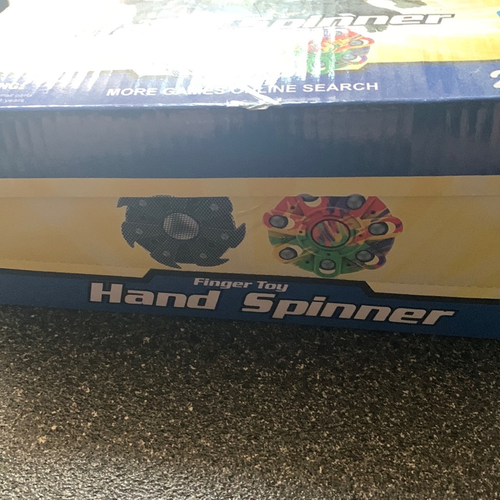 Hand spinners brand new in case 34 spinners all different colors